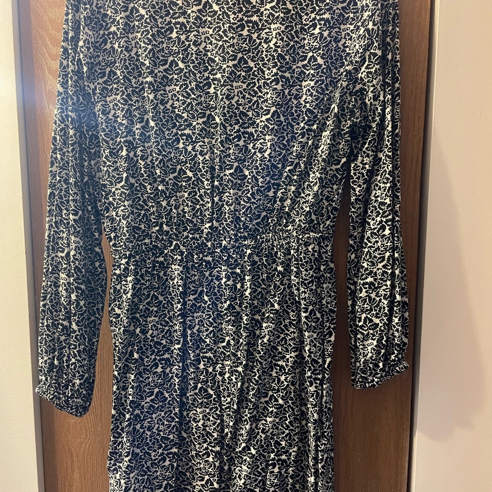 Gap Women’s Long-sleeve Dress, size M, color: Balck and White Floral print - Picture 2 of 4